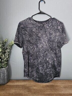 Lululemon Tee